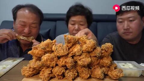 福的一家人吃瓜视频,揭秘娱乐圈幕后故事  第2张