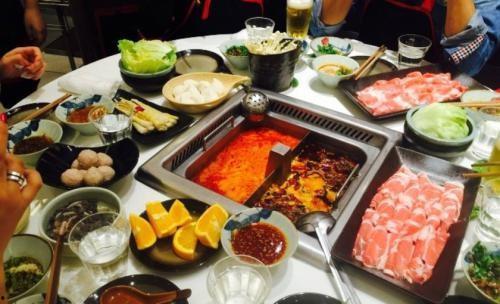 海底捞视频吃瓜,一场火锅店里的“口水战”  第3张