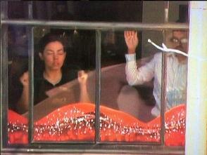 挟持人质吃瓜的视频,挟持人质事件实时直播，吃瓜群众围观