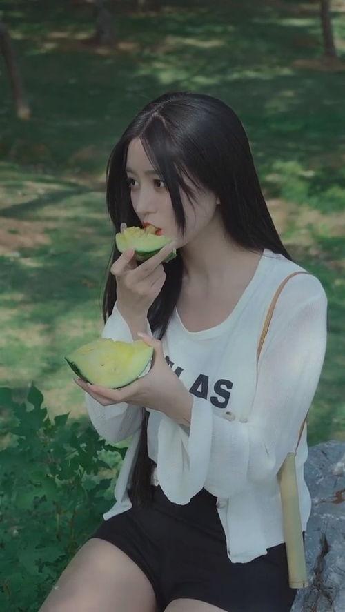 最新吃瓜美女视频,揭秘娱乐圈幕后真相! 第3张 最新吃瓜美女视频,揭秘娱乐圈幕后真相! 第3张