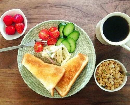 李食早餐吃黑瓜好吗视频,李食早餐的神奇美味探索