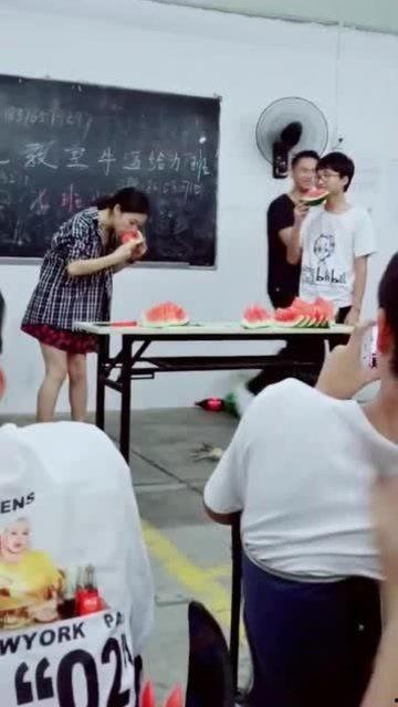 女子吃瓜旅游被骗视频播放,揭秘网络短视频背后的陷阱与风险 第3张 女子吃瓜旅游被骗视频播放,揭秘网络短视频背后的陷阱与风险 第3张