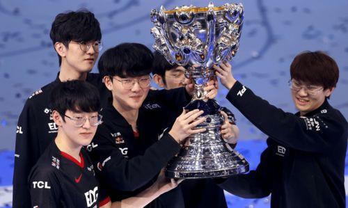 edg夺冠flag吃瓜视频,flag吃瓜视频揭秘幕后故事  第3张