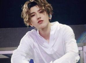 蔡徐坤白鹿吃瓜视频,揭秘娱乐圈幕后故事