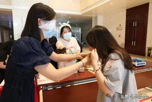 集体吃瓜事件真相视频播放,真相视频曝光背后的惊人内幕  第2张