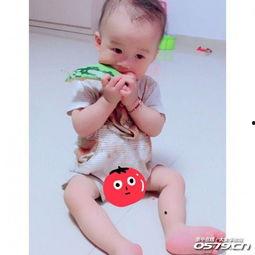 小朋友吃瓜小能手视频,小朋友吃瓜视频萌翻网友  第2张