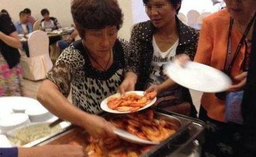 缅北吃瓜大妈事件视频,一场引发热议的网络奇观