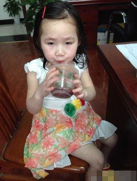 越南小女孩吃瓜视频播放,视频播放量爆表引网友热议  第2张