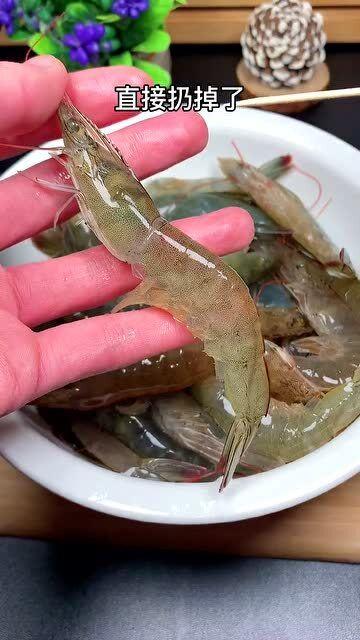 虾虾吃瓜的视频,揭秘网红美食背后的故事