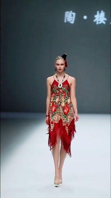 吃瓜模特走秀视频,吃瓜模特的惊艳走秀瞬间