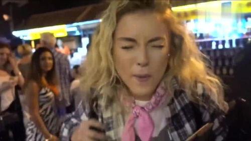 吃瓜女孩爱看热闹视频,揭秘热门视频背后的热闹故事  第2张