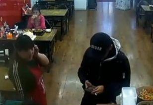 老汉跟踪小伙吃瓜视频,老汉追踪小伙吃瓜视频背后的故事