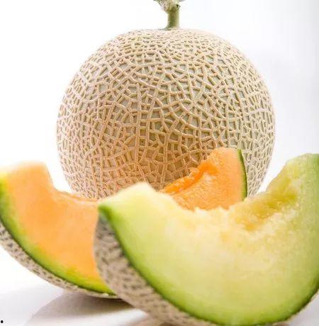 农夫吃哈密瓜的故事视频,一颗瓜引发的甜蜜风波