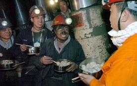 义堂煤矿吃瓜事件视频,一场引发社会关注的网络风波  第2张