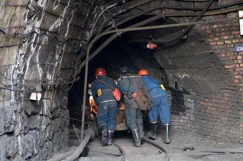 义堂煤矿吃瓜事件视频,一场引发社会关注的网络风波  第3张