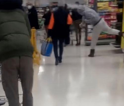 吃瓜群众抖动视频,吃瓜群众的欢乐时光  第3张