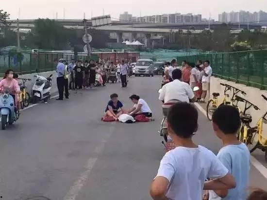 小黄车吃瓜视频,揭秘网络红人的幕后故事  第2张