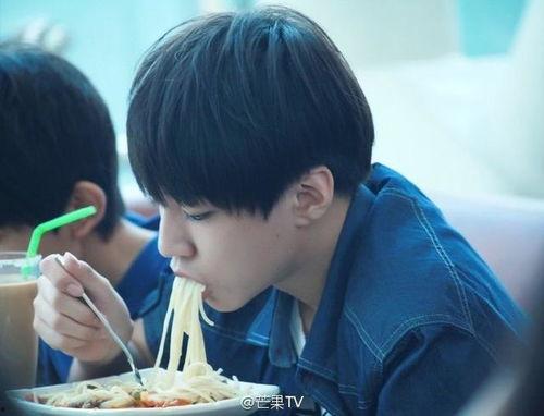 明星吃瓜王俊凯视频  第2张