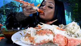 吃瓜视频大龙虾,大龙虾美食盛宴，带你领略海鲜美味  第3张