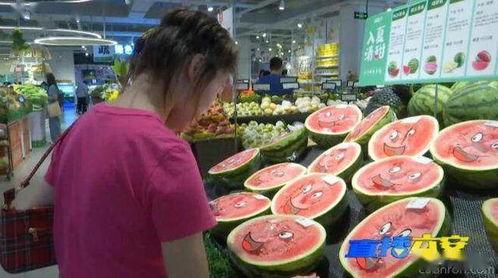 贵州遵义大街上吃瓜视频,一幕幕趣味横生  第2张