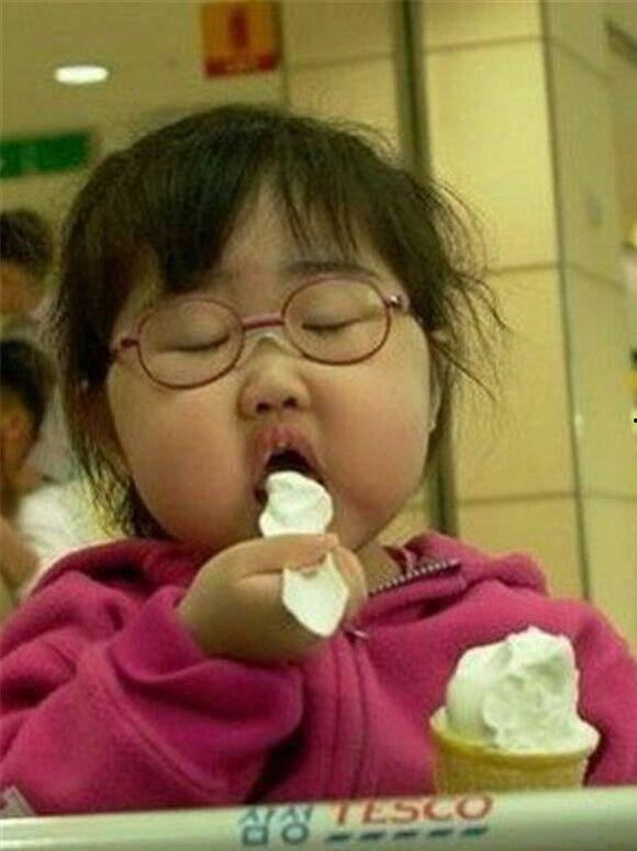 父女吃瓜搞笑视频合集,欢乐瞬间尽收眼底  第3张