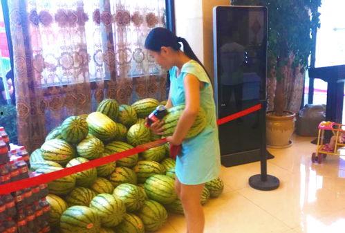 土豪吃瓜群众视频,揭秘视频背后的奢华生活  第3张