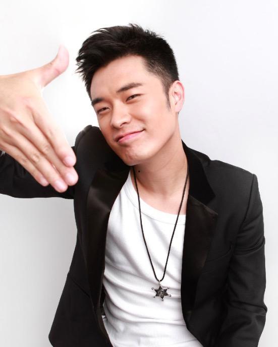 黄俊杰搞笑吃瓜视频  第2张