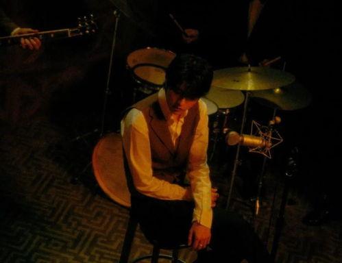 新加坡导演发布会吃瓜视频  第2张