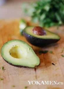 小呆瓜吃牛油果视频播放,视频播放量飙升！  第3张