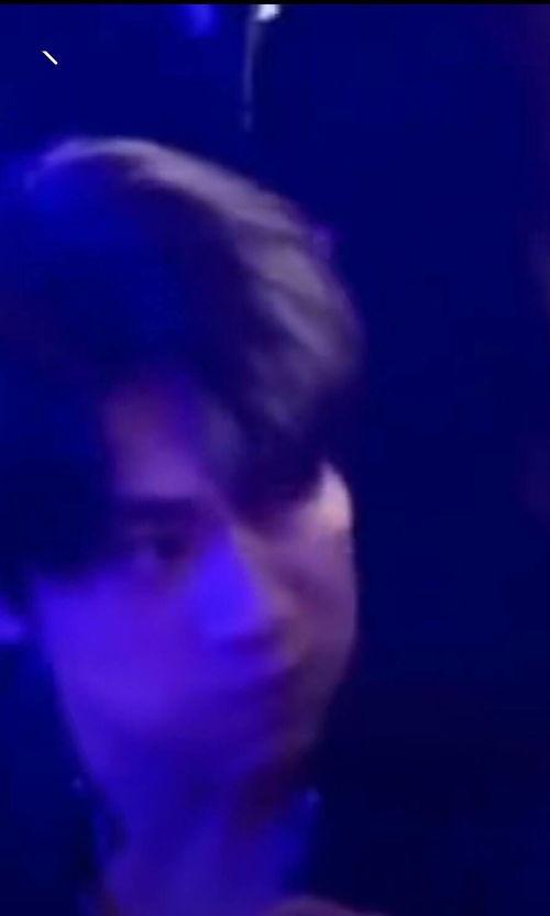 易烊千玺电影吃瓜视频,揭秘拍摄花絮与幕后故事  第2张