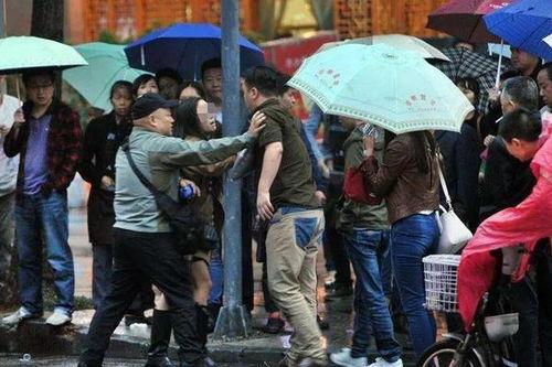 扬州吃瓜群众事件视频曝光,视频曝光引发社会热议 第3张 扬州吃瓜群众事件视频曝光,视频曝光引发社会热议 第3张