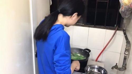 打工妹吃哈密瓜视频大全,甜蜜滋味背后的生活故事  第2张